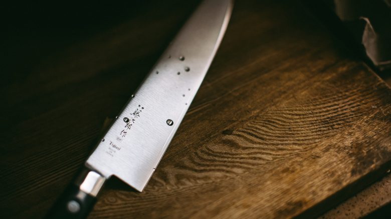 29-jähriger Mann sticht mit einem Küchenmesser auf 11-jährigen Jungen ein, nachdem er „NPC“ genannt wird