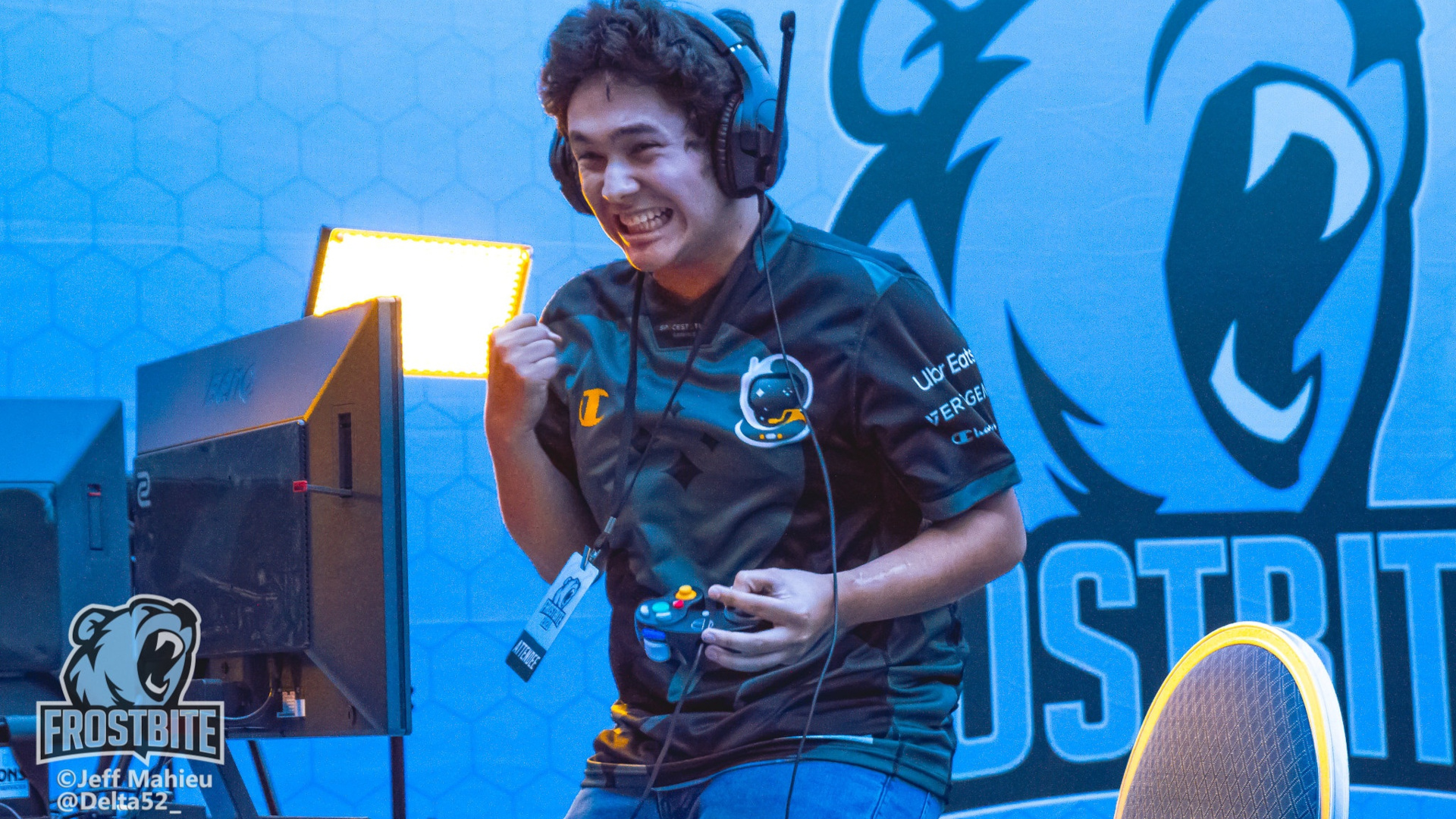 Profi-Spieler (23) besiegt 15-Jährigen und beschimpft ihn – Da schaltet sich Mama ein