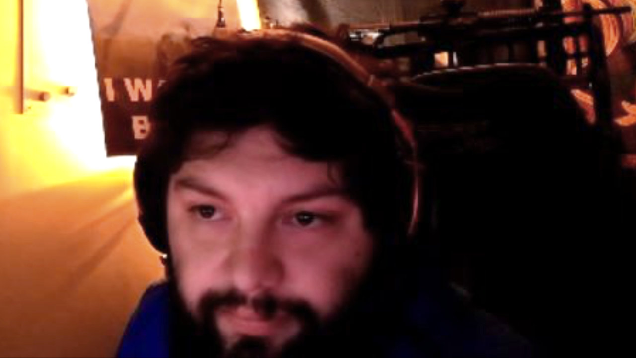 Twitch: Streamer spielt Escape from Tarkov, als Schüsse vor seinem Haus fallen – Reagiert überraschend zielstrebig