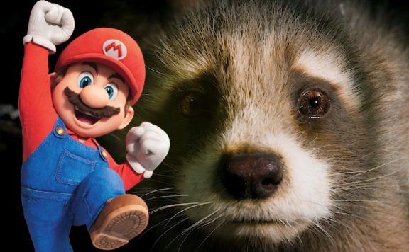 Mario hüpft fröhlich vor einem weinenden Rocket Racoon