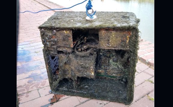 Titelbild PC aus dem Wasser