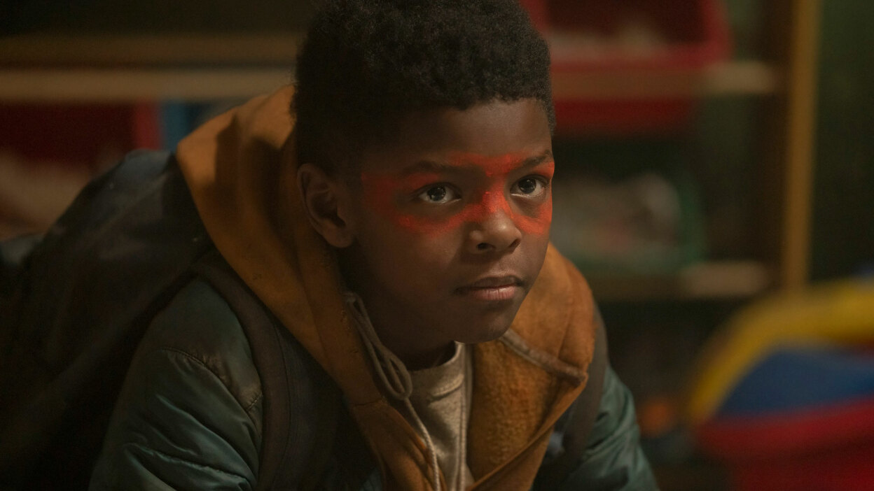 Schauspieler erzählt vom Dreh einer der härtesten Szenen in The Last of Us: „Es gab echte Waffen, falls ich das Gewicht spüren wollte“