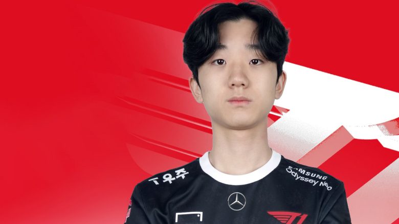 LoL: 17-Year-Old Takes on the Most Challenging E-Sports Job in the World