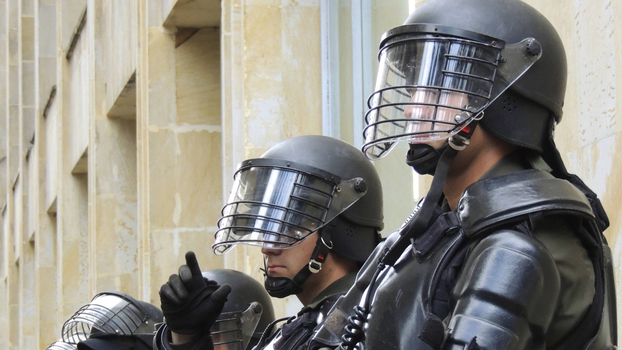 Weil er in seinem Lieblings-Shooter gebannt wurde, hetzt er Entwicklern einen Polizei-Einsatz an den Hals – Jetzt wurde er verurteilt