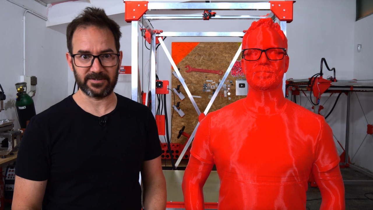 Ein YouTuber will einen lebensgroßen Klon von sich selbst erschaffen, scheitert gleich zweimal fürchterlich