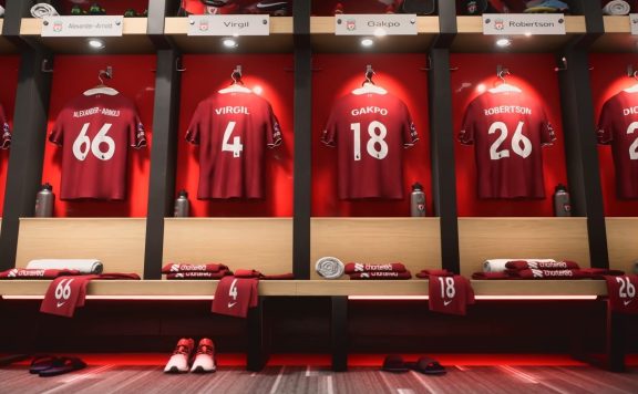 Titel Open Beta FC 24 Liverpool Kabine mit Trikots