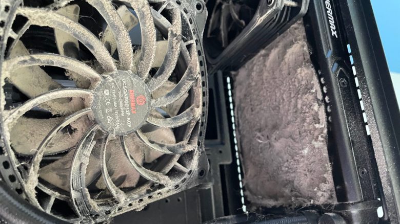 Ein Spieler wundert sich, dass sein Gaming-PC ständig abstürzt – Öffnet nach mehreren Jahren zum ersten Mal seinen PC und traut seinen Augen nicht