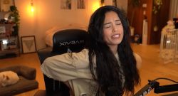 Valkyrae mit Rückenschmerzen