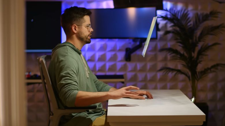 YouTuber baut sich unsichtbaren Gaming-PC mit Bildschirm, Tastatur und Maus – So hat er es gemacht