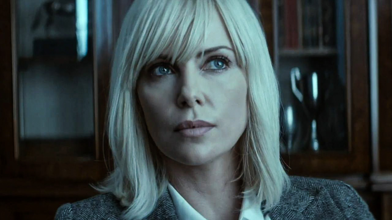 Charlize Theron kritisiert Hollywood: „Männer altern wie guter Wein, Frauen wie abgeschnittene Blumen“