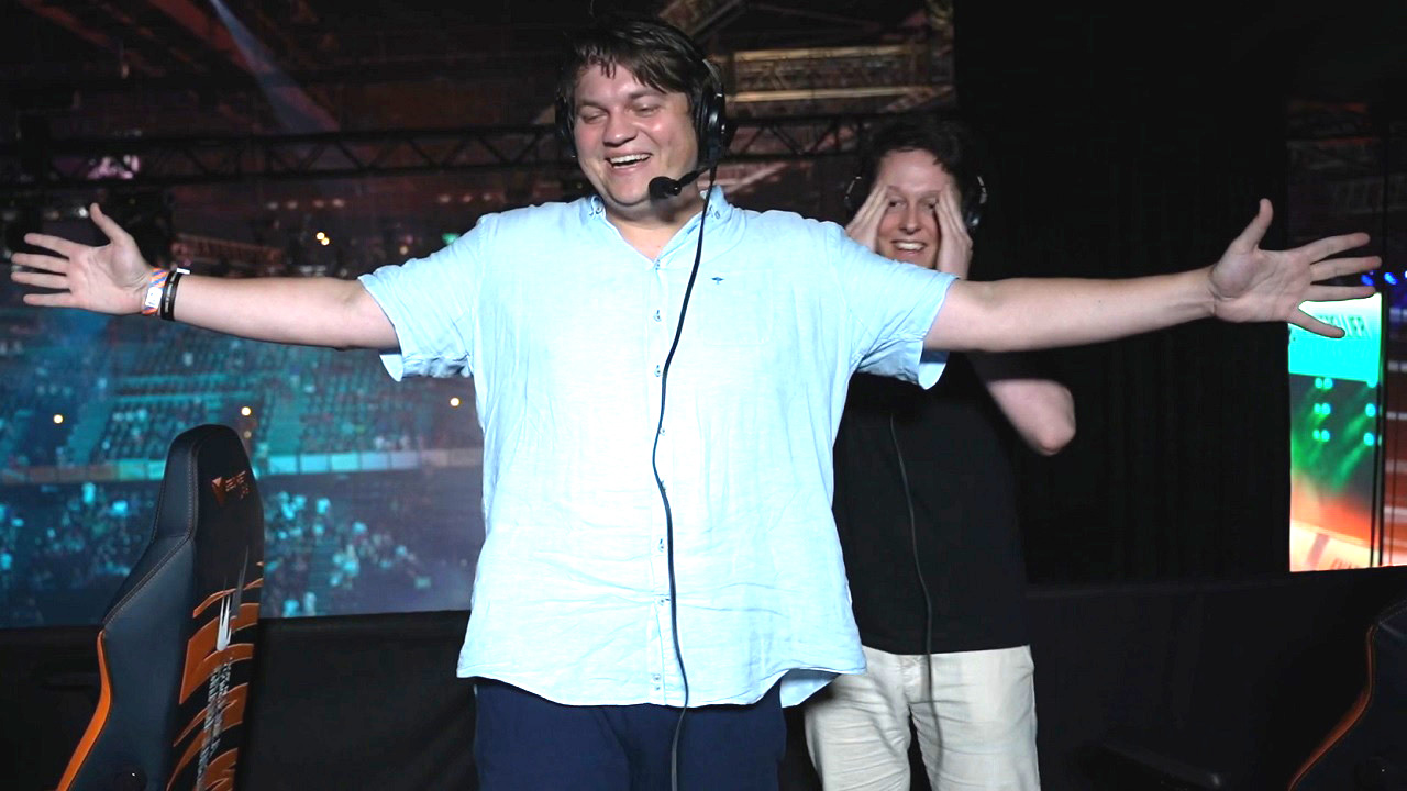 LoL: 2 erwachsene Männer freuen sich wie Kinder, als sie auf Twitch endlich die Überraschung verraten dürfen