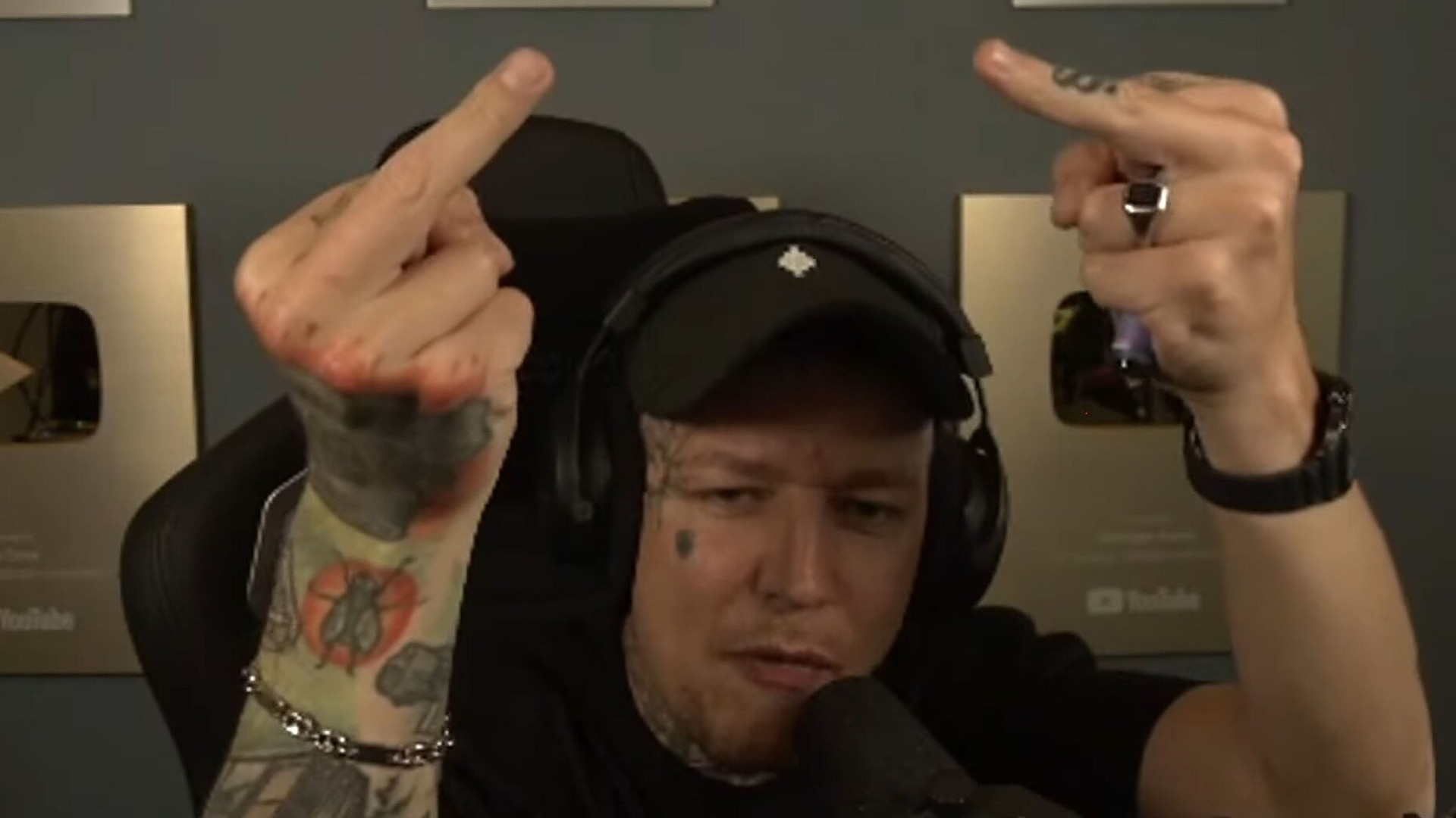 MontanaBlack schimpft auf Preis, den er nicht gewinnt, und aufs „links-versiffte“ Twitch um HandofBlood