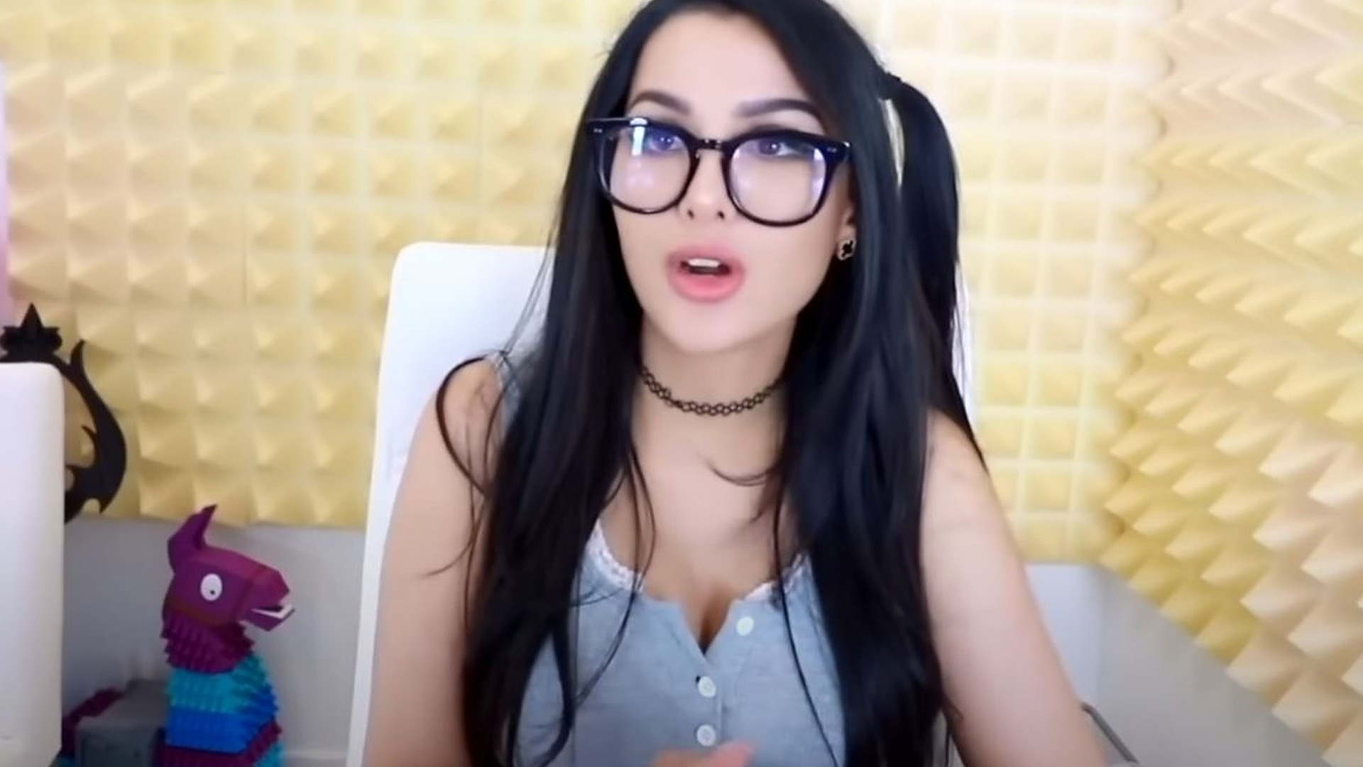 YouTube turns off her money tap, Rezo destroys her – Now a YouTuber gives up