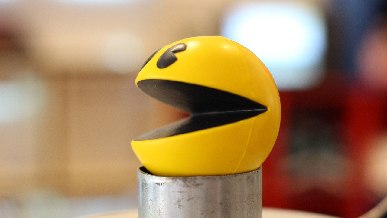 Gamer invests a lot of time and patience in his RGB lighting, creates an animated image, honoring a piece of video game history