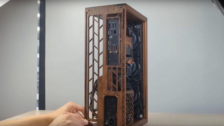 Ein YouTuber zeigt, wie man ein geniales Gaming-System aus Holz mit RTX 4090 bauen kann