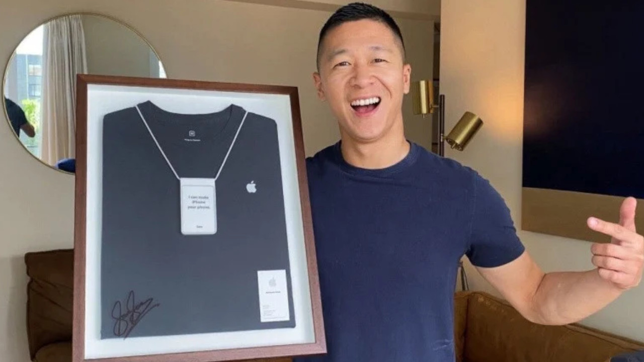 An old employee of Apple changed his name to not be called like its worst competitor