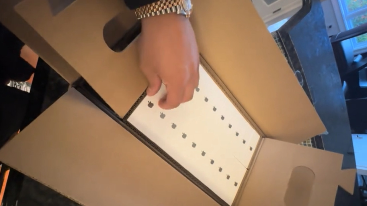 TikToker allegedly buys iPhone 15, instead receives three crates worth over 100,000 euros – Community considers him a fraud