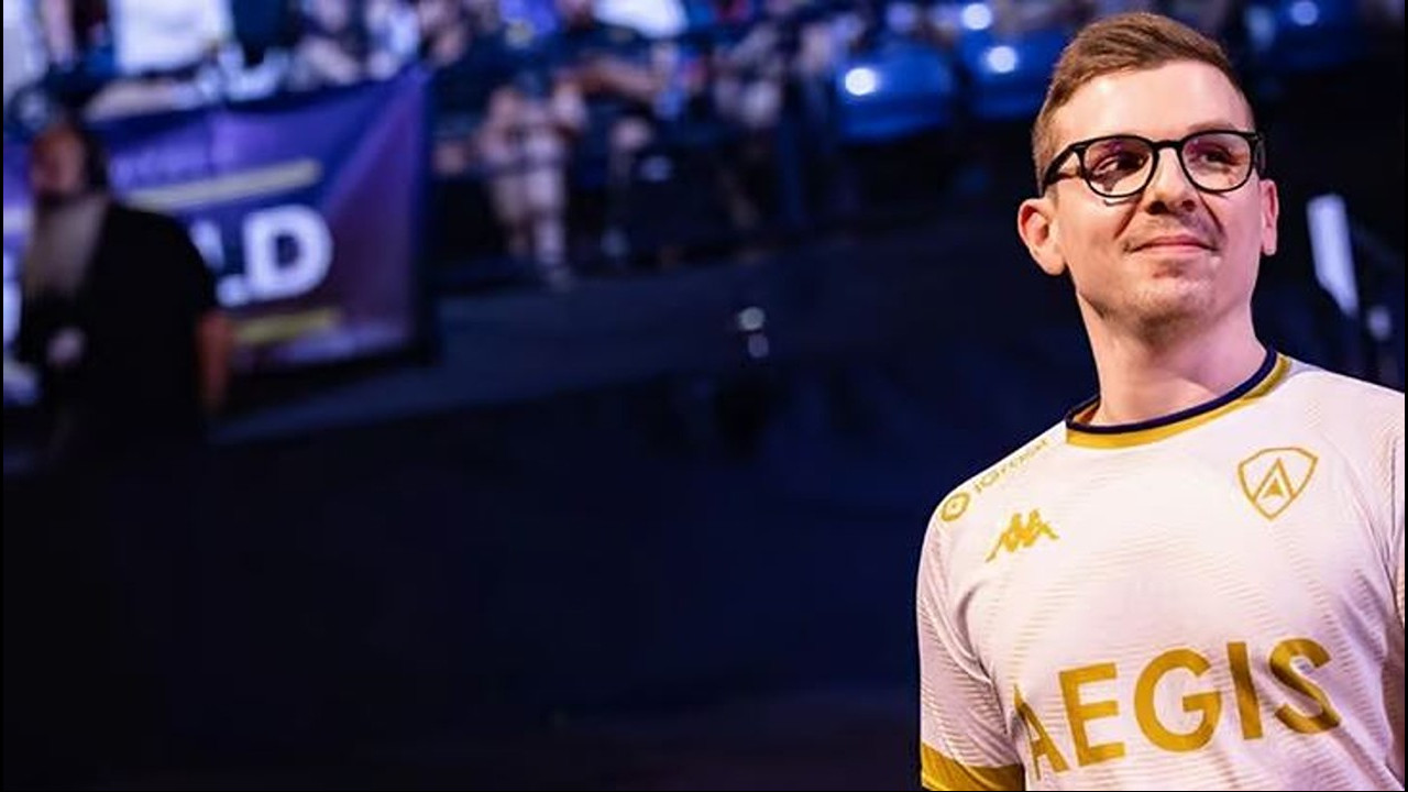 27-year-old professional in LoL explains that he could not be himself for a long time