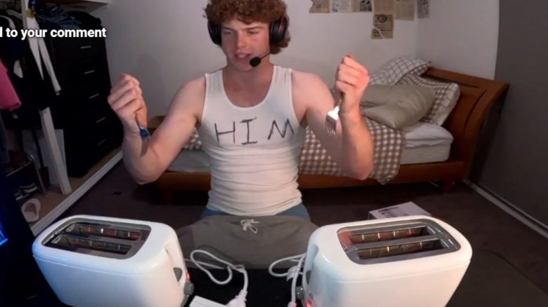 Boggles mit Gabeln und Toaster