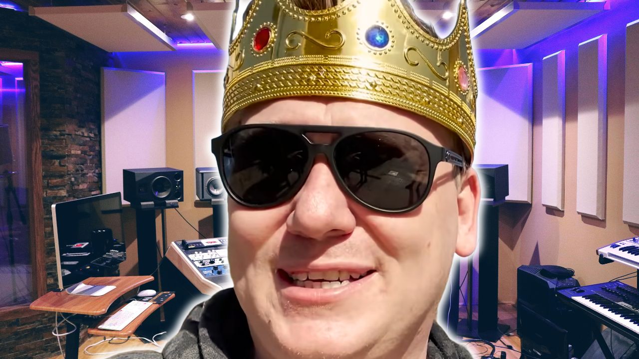 Twitch-Streamer Knossi verbündet sich mit Schlager-Legende, will seinen erfolgreichsten Song jemals schreiben - Titelbild zeigt Knossi mit Krone und Sonnenbrille, im Hintergrund ist ein Tonstudio
