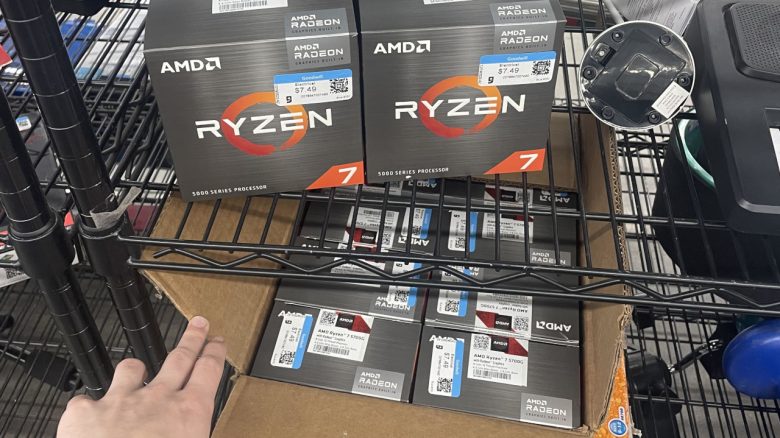 Spieler findet 2 Kisten AMD-Prozessoren für jeweils 7 Euro pro CPU, hält das für geniales Angebot – Ist enttäuscht, als er die Boxen öffnet
