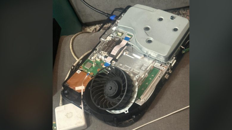 Spieler zeigt beschädigte PS5 – Warum ihr niemals so schlecht mit eurer Hardware umgehen solltet