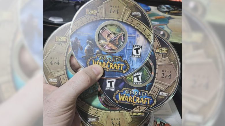 Wer noch die 4 originalen Installations-CDs von World of Warcraft hat, kann sich ein Geheimnis ansehen