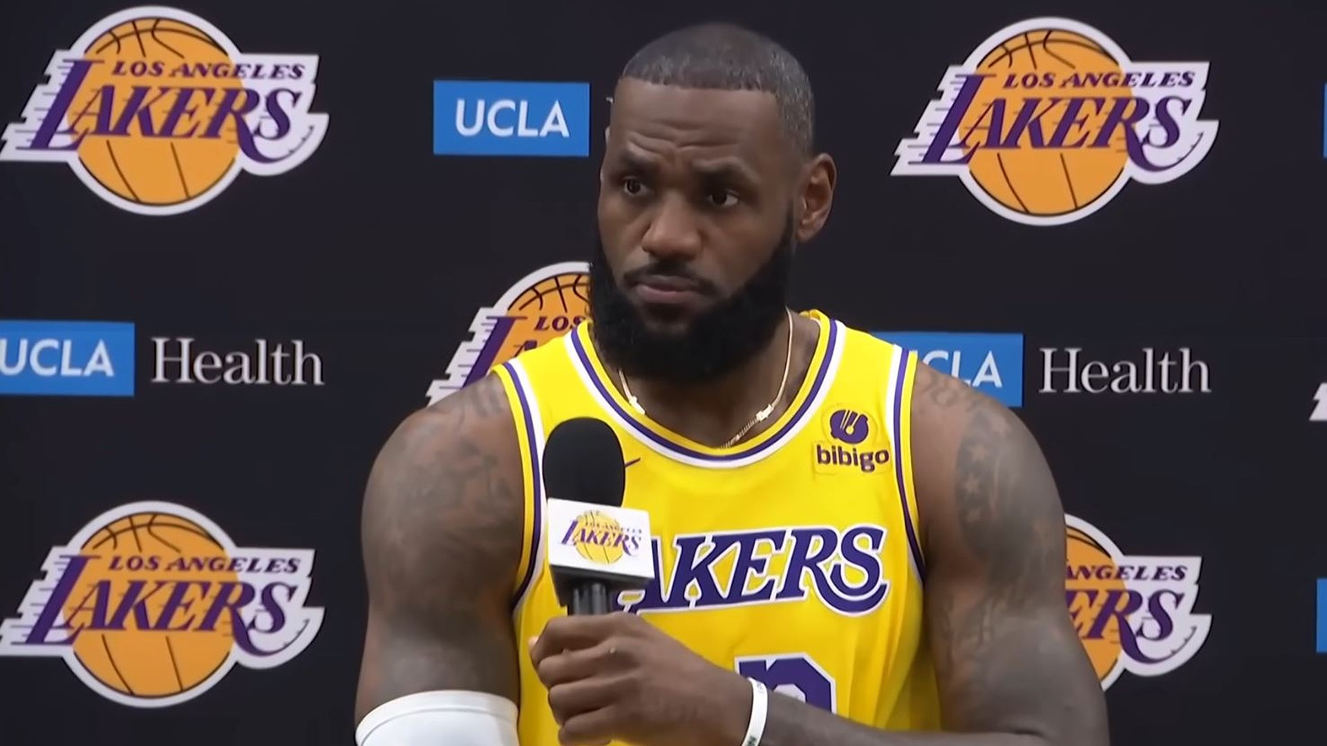 World star LeBron James asks where he should stream gaming: Head of Twitch and the dark side of the force attract