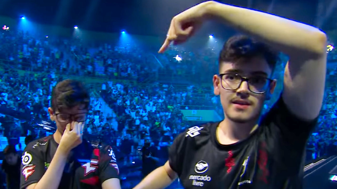 Two brothers face off in the final of a world championship – The loser breaks down in tears