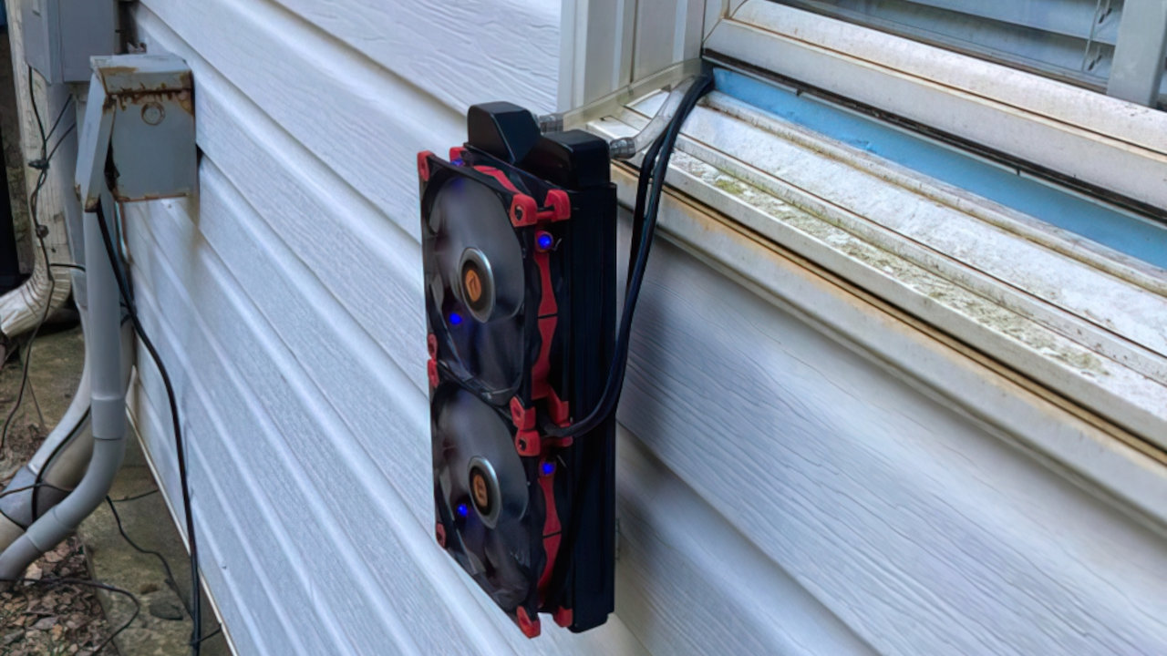 User hangs water cooling in the icy winter air, hopes for extreme cooling of his PC – Others warn: “Not the best idea”