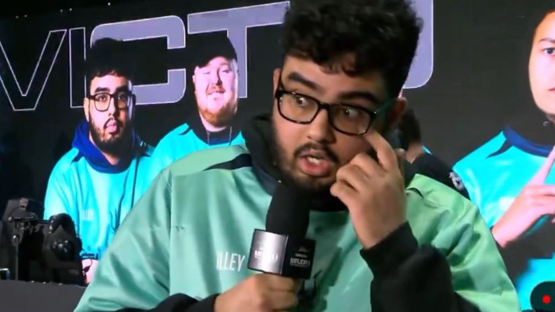 CoD: Pro appears so stoned in the interview that his team replaces him