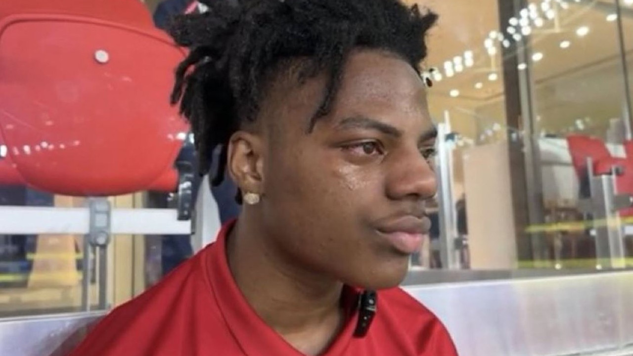 19-year-old becomes famous on YouTube with football, has to play himself, fails