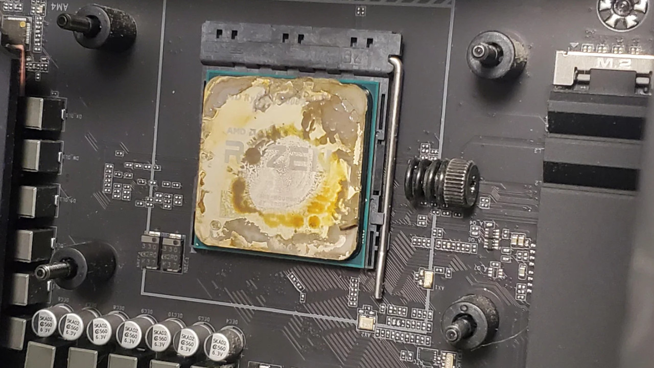 Gamer wants to replace the cooling system because his gaming PC is getting too hot – and is horrified when he sees his CPU