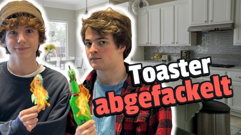 Twitch: Streamer sind 45 Tage ohne Unterbrechung live, kommen auf dumme Idee, stecken Toaster in Brand - Titlelbild zeigt Twitchstreamer mit brennenden Spielzeug in der Hand neben Text: "Toaster abgefackelt"