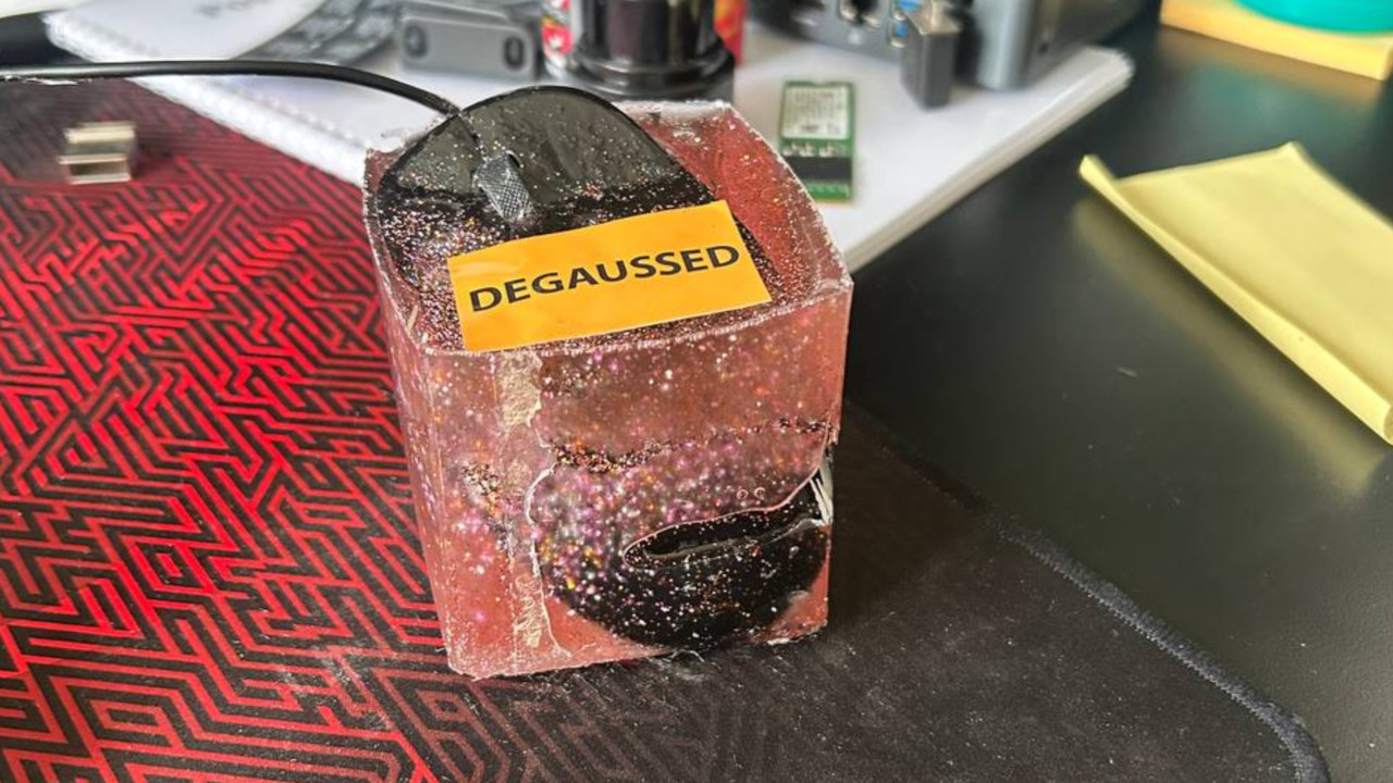 Player takes 2 weeks vacation – When he returns, someone has cast his mouse in plastic