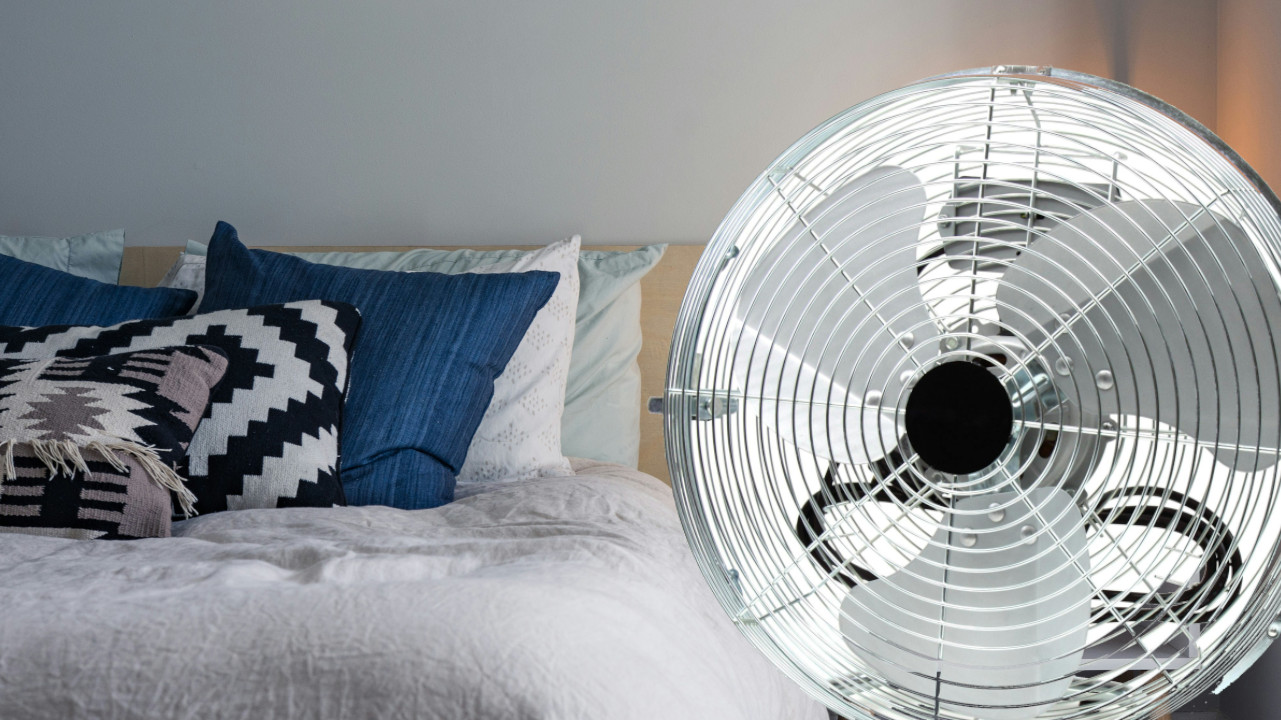 Wer Ventilatoren zur Abkühlung während des Schlafs nutzen möchte, sollte diese Punkte beachten