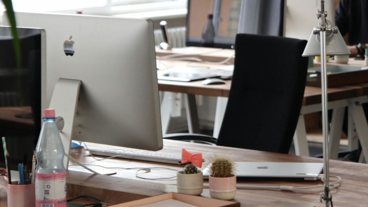 Generation Z findet jetzt doch einen neuen Grund, um aus dem Homeoffice ins Büro zu gehen