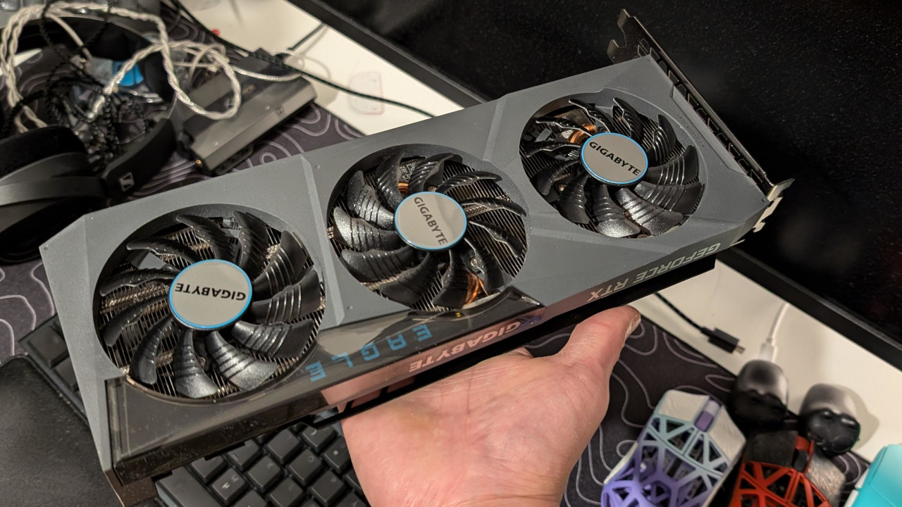 A player receives a free Nvidia graphics card for his gaming PC because his friend has a big problem