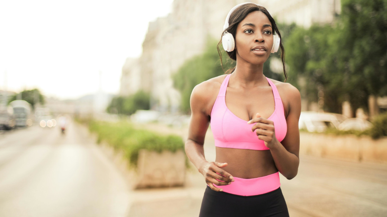 Elon Musk bietet Monatsgehälter von bis zu 7.000 Euro für 7 Stunden Gehen am Tag an, doch die Anforderungen haben es in sich