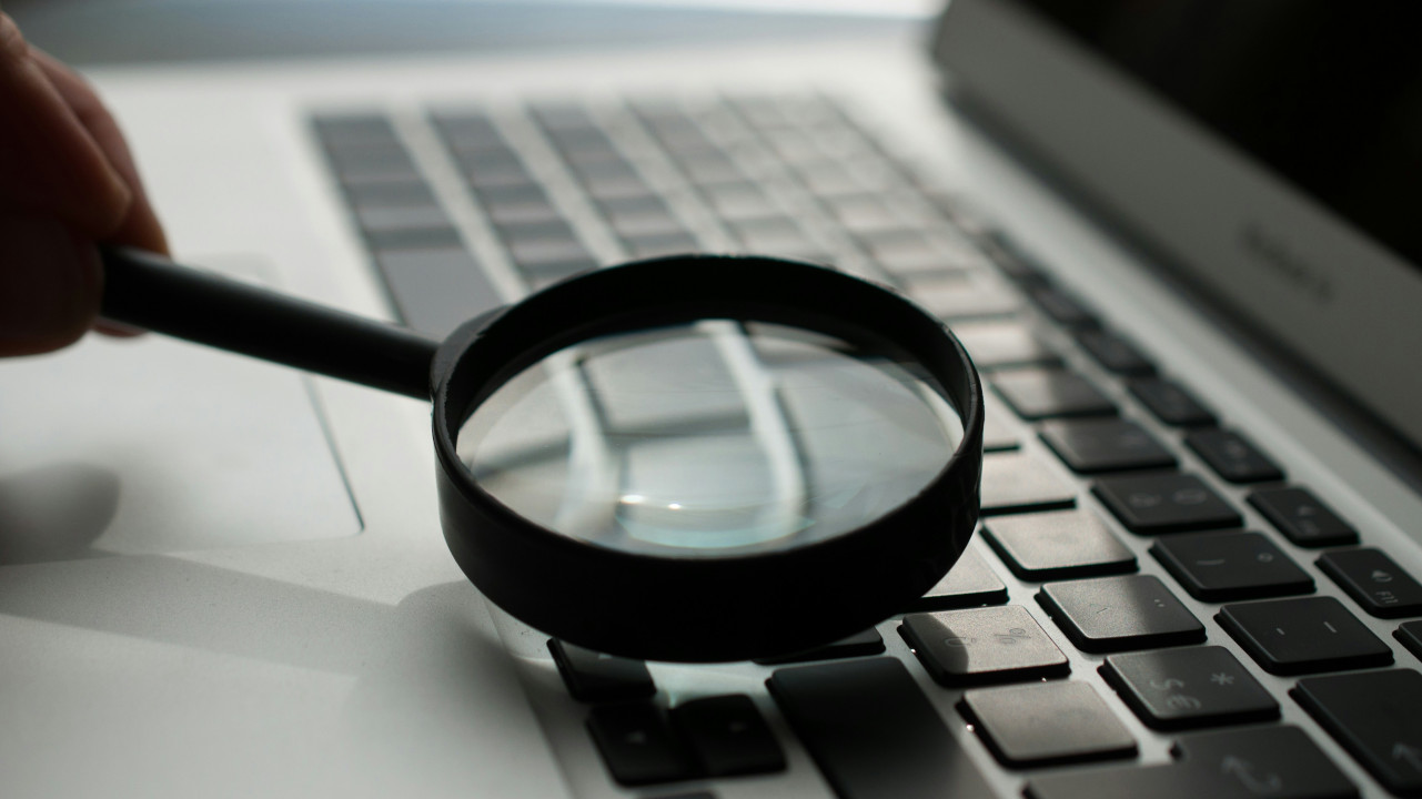 A woman was fired after 18 years: her boss knew exactly to the minute how much she had worked from home