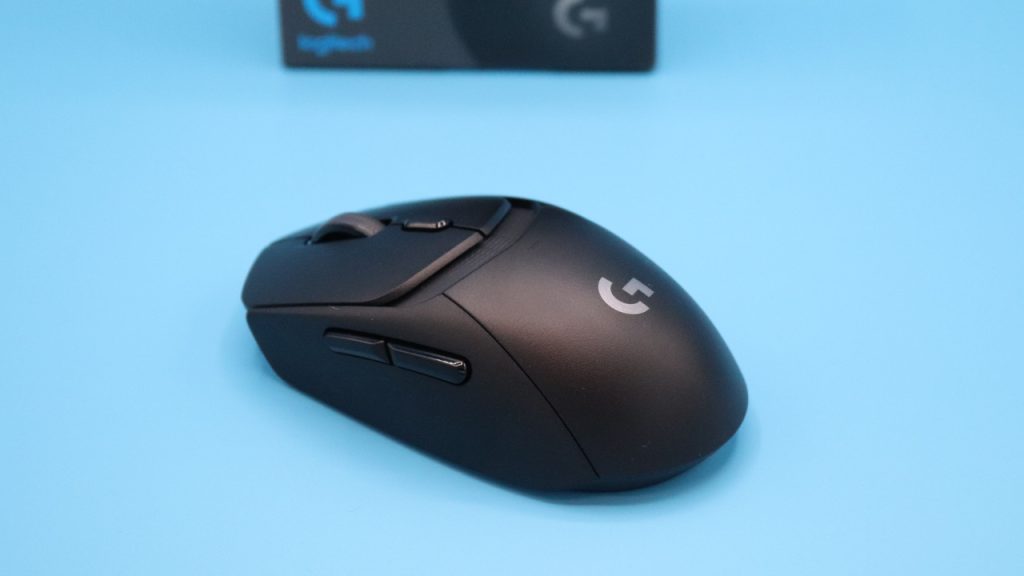 Logitech G309 Schräg von hinten