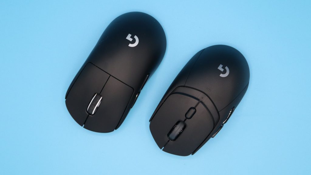 Logitech G309 und G Pro X Superlight nebeneinander