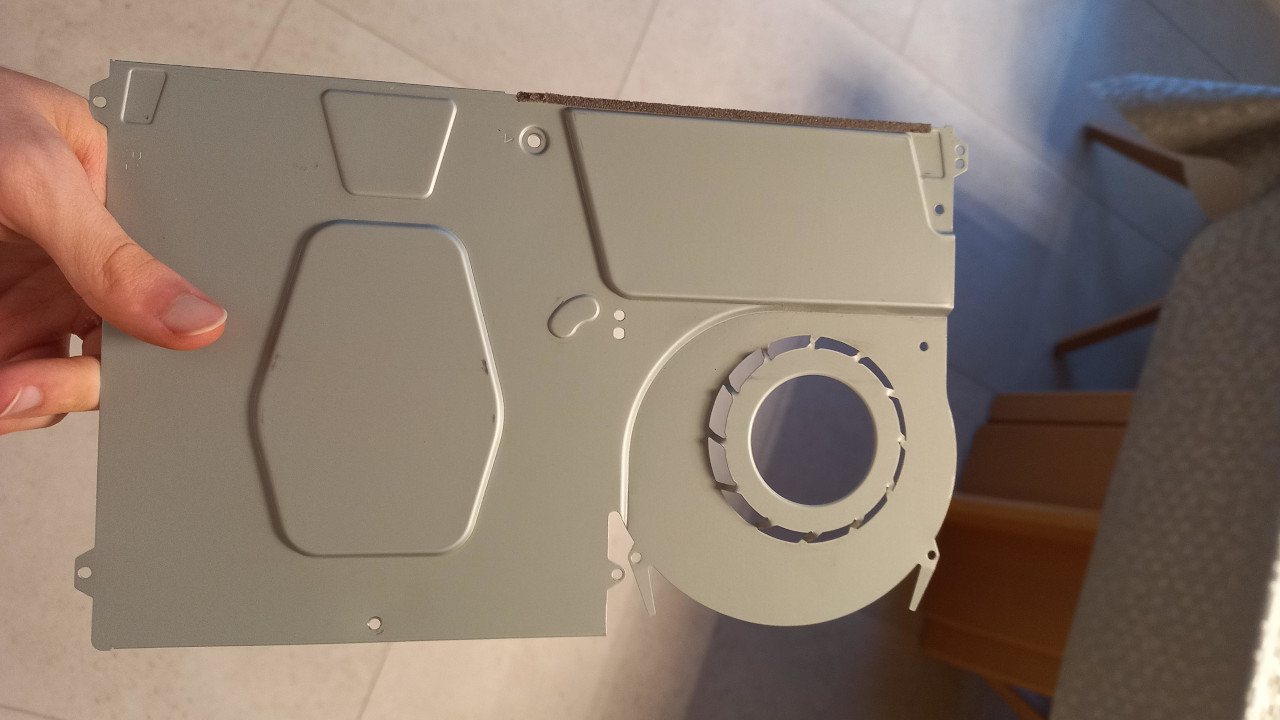 A player calls for help because his unsuspecting brother cleaned his PS4 and forgot an important part