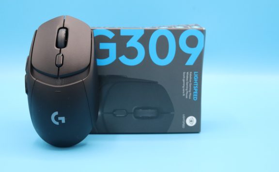 Titelbild Logitech G309 mit Packung