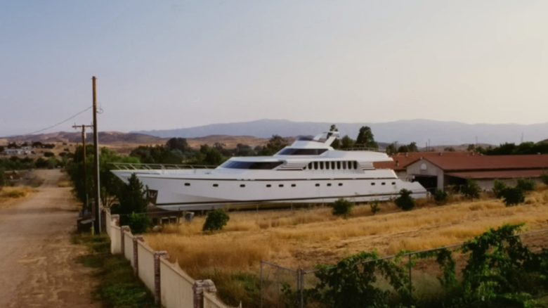 Titelbild Yacht im Garten