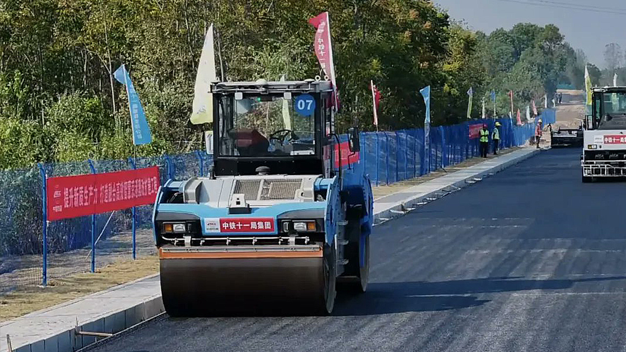 China setzt als erstes Land der Welt zum Bau einer Autobahn nur auf KI, Drohnen und Roboter