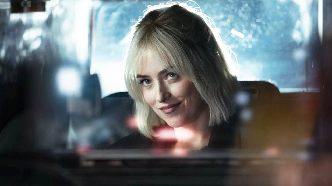 Eine Airline muss sich entschuldigen, weil sie allen Gästen einen Film für Erwachsene zeigte