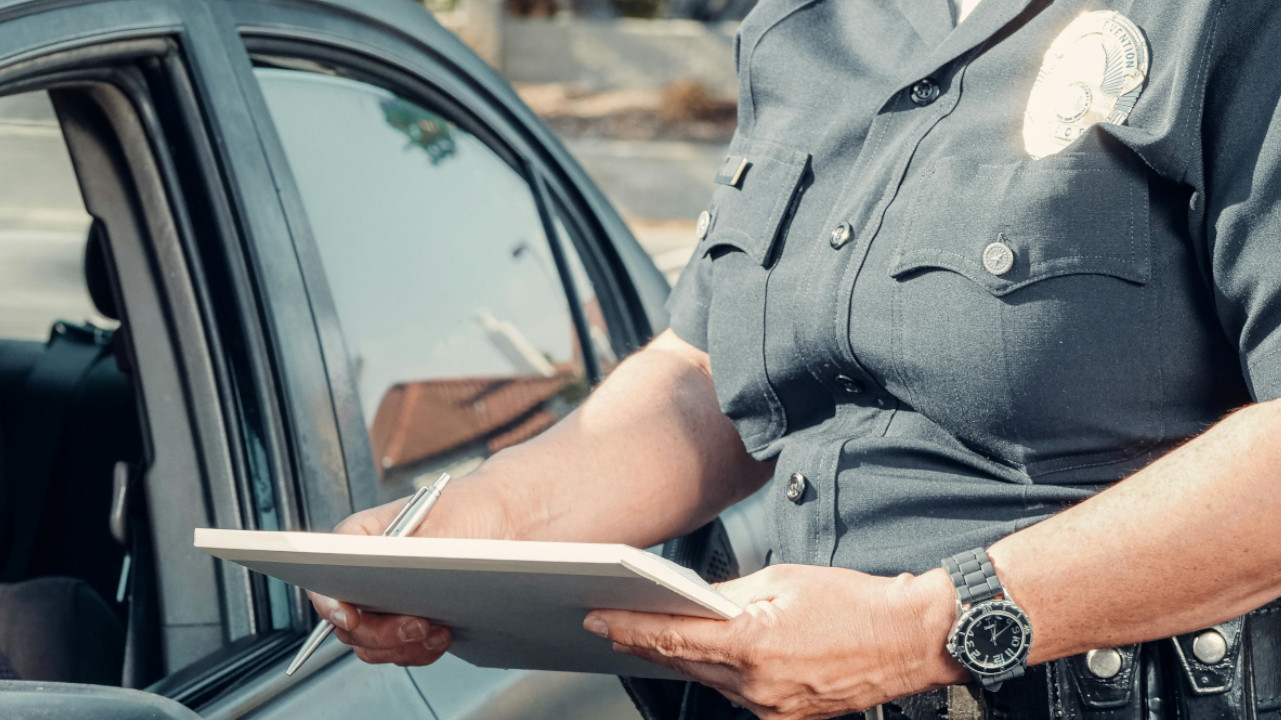 Polizei verhaftet Hacker wegen Fahrweise wie aus GTA, dabei nutzt er einen Führerschein, den er sich selbst ausgestellt hat