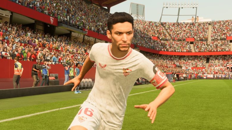 Titel EA FC 25 Rechtsverteidiger Jesus Navas als Kapitän vom FC Sevilla in Aktion