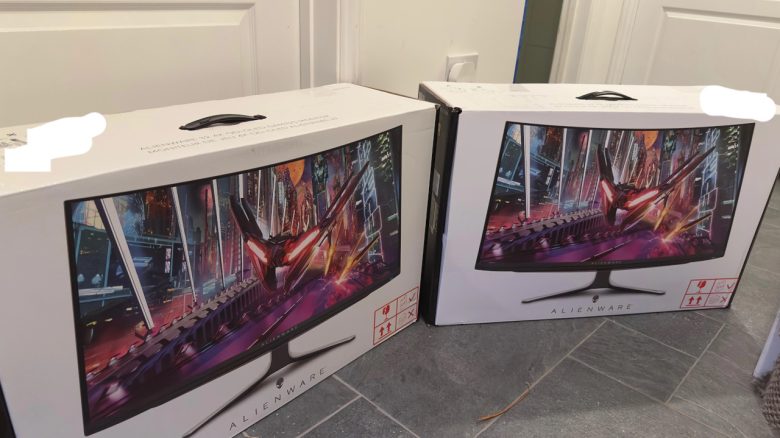 Player buys OLED monitor, accidentally receives two – Wants to return the second one, but Amazon gifts him the device